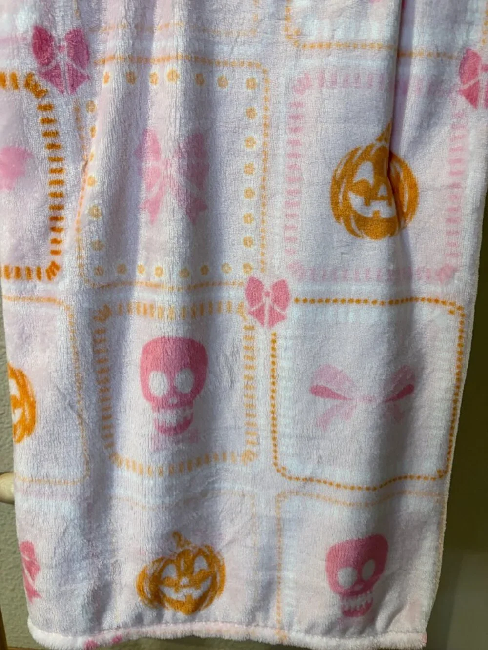 Glam & Gloom Pink Halloween Plush Throw Blanket 60x70 Skull Pumpkin Bows NWT